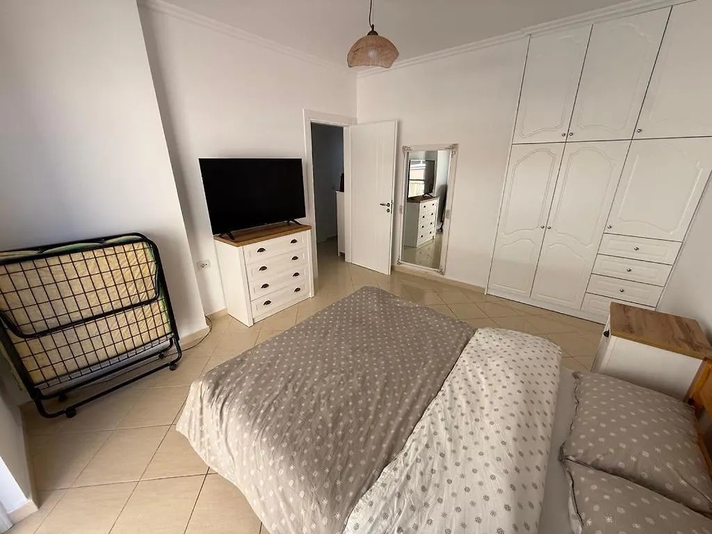 Sea View 1 Bedroom Apartment On First Street Saranda Albanie